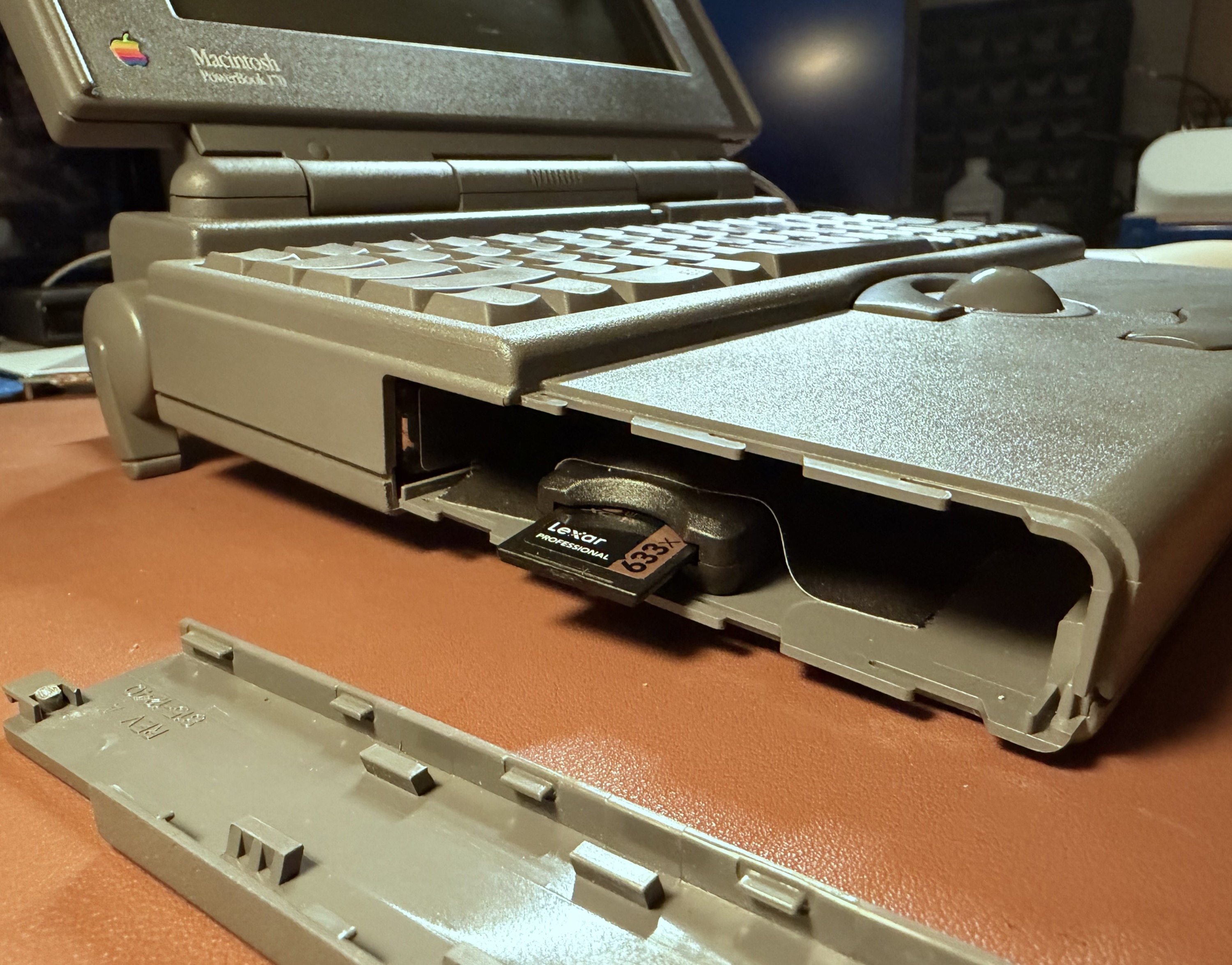 PowerBook 170 battery cover open