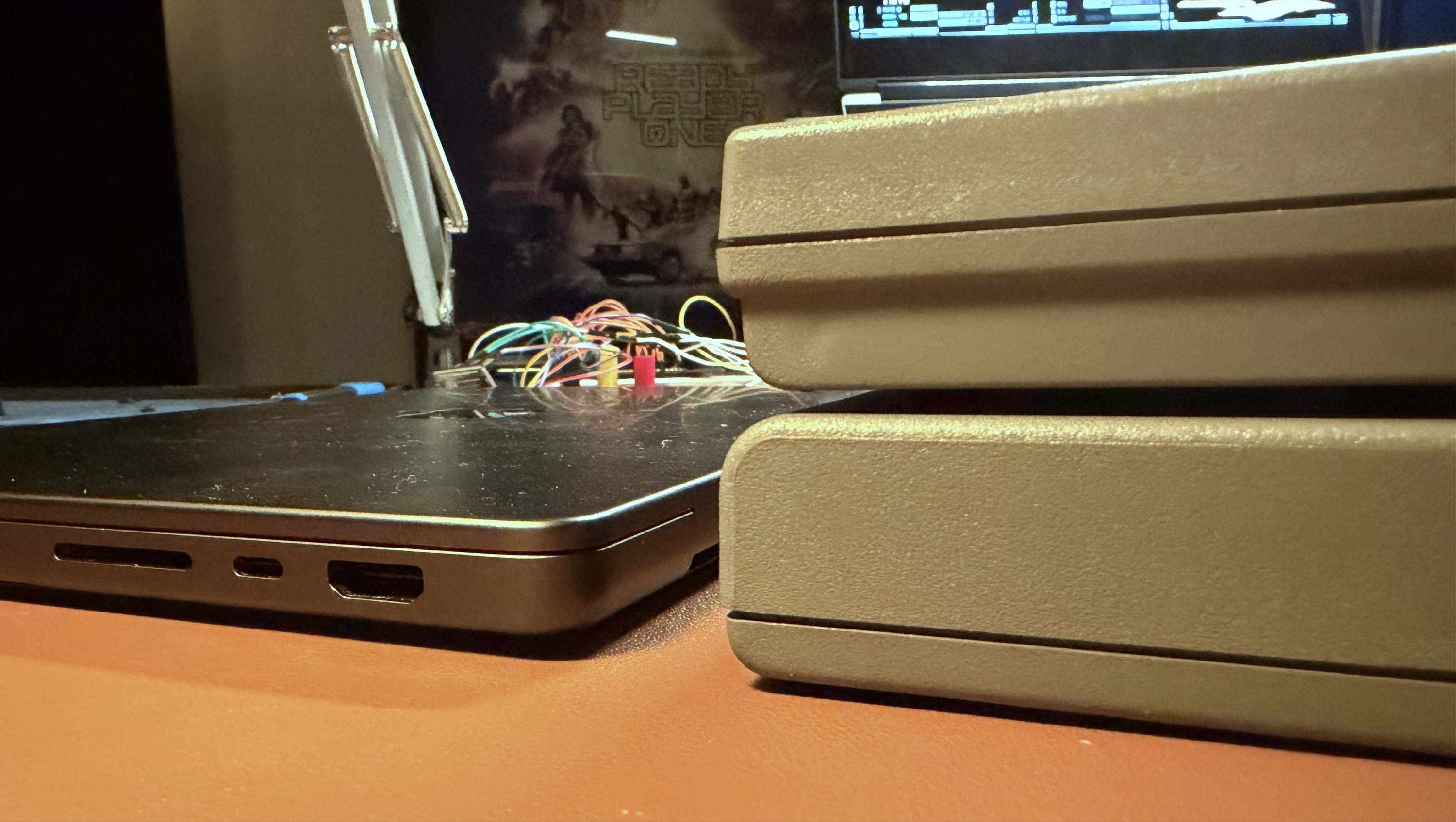 PowerBook 170 and MacBook Pro 14 M4 thickness comparison